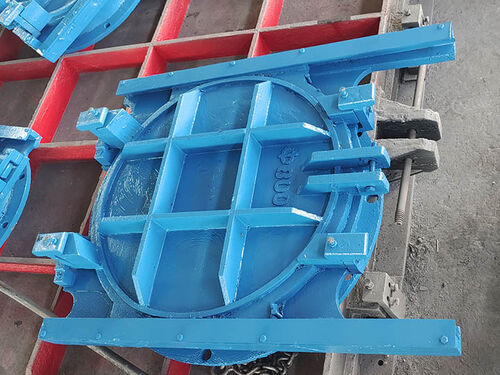 標題：3×3米雙吊點鑄鐵閘門實操秘籍：電機轉速差≤5%如何穩(wěn)如磐石？整體外觀 | 鑄鐵 | 閘門整體結構展示