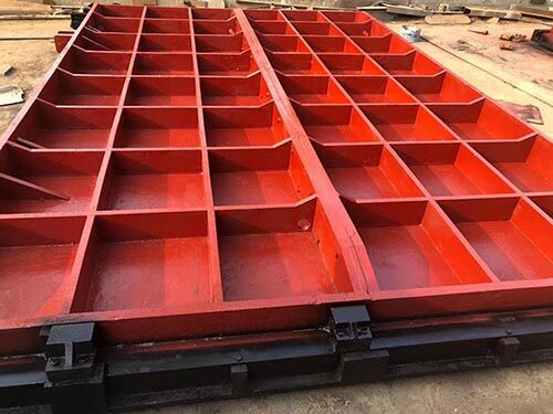 標題：0.6×0.6米小型農(nóng)田鑄鐵閘門安裝秘籍：山地梯田預(yù)埋螺栓間距這樣定才穩(wěn)！文章圖